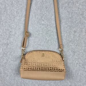 🌼Tommy Hilfiger Yvette Crossbody Square Monogram Jacquard Sherwood Tan FLAW